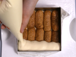 19、提拉米苏,裱上马斯卡彭奶油