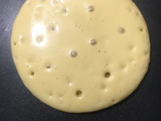 9、铜锣烧,小火煎至出大泡