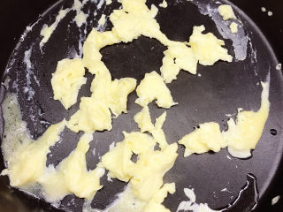 10、青菜炒饭,炒至蛋液差不多凝固