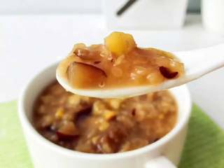 6、宝宝辅食：栗子红枣粥—喝一碗，热乎乎，营养暖胃又舒心！10M+,稍稍冷却就享用吧。