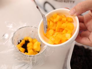 9、休闲小糕点香芒紫米糕-带带,一层芒果