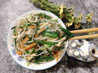 15、炒合菜,更像是包春卷的内馅嘻嘻~当然鲜美依旧。