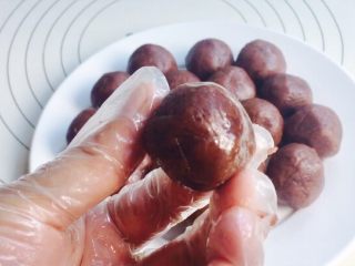 16、手工月饼豆沙馅（高油糖版）,忍不住的来一口，沙糯香甜！这就是手工的意义，追求健康的同时我们对颜值味道也是非常有要求的！