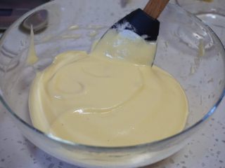 15、舒芙蕾松饼,拌成这样的状态就行了。