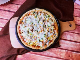 20、秘制芝心卷边披萨,出炉了。