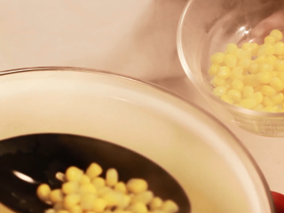 3、夏日开胃：番茄牛排！,煮至2分钟即可！（可用鲜玉米或甜玉米罐头）