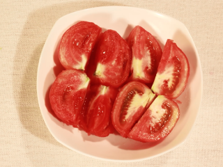 6、夏日开胃：番茄牛排！,切成小块儿，去蒂！