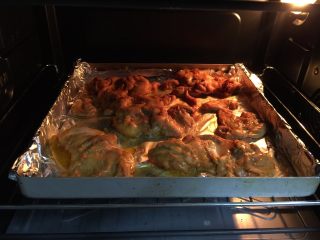 4、#吐司新吃法之一#新奥尔良三明治,15分钟后刷蜂蜜，继续烤5分钟