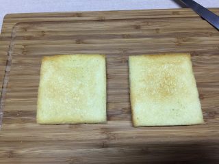 15、#吐司新吃法之一#新奥尔良三明治,取两片吐司片