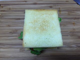 23、#吐司新吃法之一#新奥尔良三明治,盖上另一块吐司片