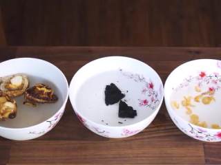 8、猪油拌饭&白菜卤&猪油拌饭,白菜卤：把海米、香菇、木耳泡发，水过滤待用