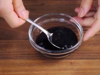 14、猪油拌饭&白菜卤&猪油拌饭,猪油拌饭：把蚝油和酱油混合在一起，搅拌均匀