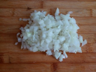 6、胡萝卜香菜素丸子,洋葱切粒