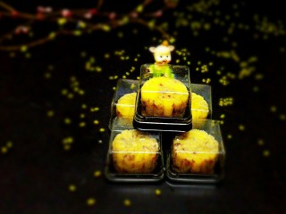 13、蔓越莓绿豆糕,做好，装盒子里冷藏口感更佳，冰冰凉凉的好吃