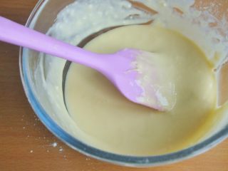 7、原味松饼(无泡打粉版),翻拌均匀,细腻无干粉颗粒即可。