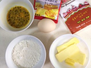 1、百香果玛德琳,准备好需要的食材。