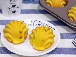 12、百香果玛德琳,香香的玛德琳出炉了。