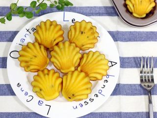 15、百香果玛德琳,制作很简单，成功率也很高，喜欢的朋友不妨一试。