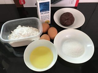 1、红豆沙鲷鱼烧,准备好食材。