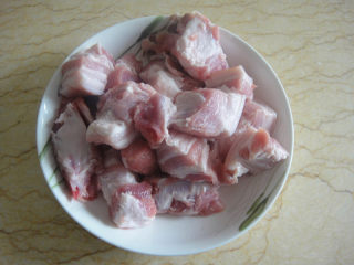 2、河蚌红烧肉,五花肉洗净后切块