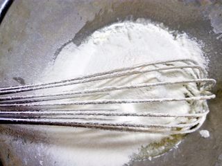 2、小四卷(后蛋法）,筛入低粉。