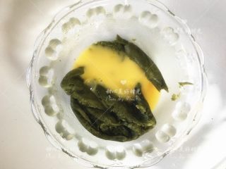 8、胡萝卜香草泡芙（8线连架小胡萝卜模具）,抹茶面糊中也加入大量蛋液