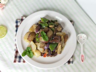 15、地三鲜--家常少油版,出锅啦。