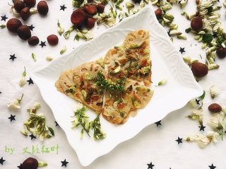 9、莲藕槐花薄饼,上碟，切件即可食用