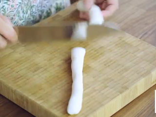 15、醪糟&酒酿鸡尾酒&酒酿小圆子,切开一分为二,搓长,再一分为二, 再搓,直至成细长条