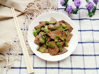 13、青椒炒猪肝,出锅，装盘子