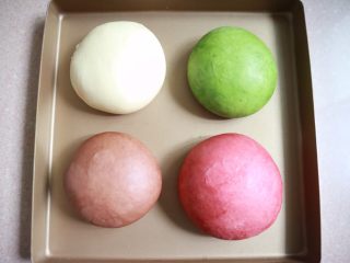 8、鲤鱼旗奶香小面包,发酵好的面团