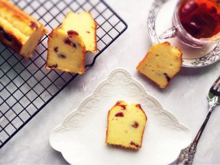 15、蔓越莓磅蛋糕,切块的磅蛋糕,配一杯红茶,就是非常美味的下午茶呢!