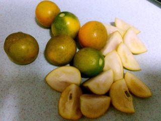 3、万能止咳水蜜制金桔,金桔一切为四份