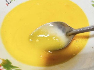 5、豇豆炒鸡蛋,拌匀备用