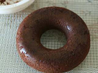 8、布朗尼蛋糕,放凉后脱模。