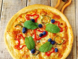 15、虾仁披萨,程序结束后，将披萨取出；【虾仁披萨】做好啦。