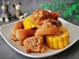 16、≈猪蹄炖玉米≈,软糯的猪蹄，配上香甜的玉米，荤素搭配营养健康