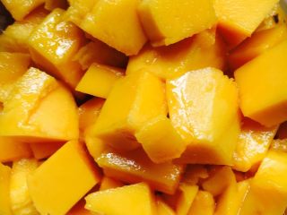 12、小熊千层,芒果切果备用.