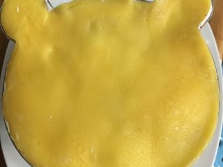 14、小熊千层,就这样把小熊千层堆起来了(突然间想提上几个字"封顶大吉")放进冰箱冷藏二小时以上,以便更好的定形!