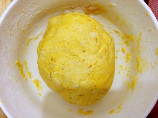 6、南瓜饼,和成面团