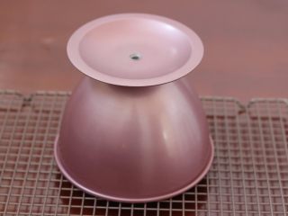 5、芭比娃娃蛋糕,10.出炉倒扣放凉脱模