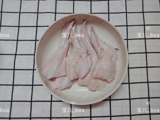 5、糯米酿鸡翅,全部都做好后装在盘子里