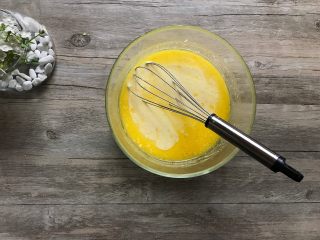 6、金宝顶蓝莓麦芬,混合均匀。