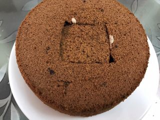 16、脏脏爆浆蛋糕,再放上一片蛋糕,剩余那片吃点好了