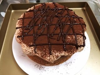 19、脏脏爆浆蛋糕,再用剩余的甘那许做装饰就完成了