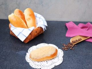 12、肉松面包,自己在家做，可是吃的时候再涂沙拉酱撒肉松