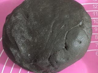 5、米妮米奇馒头,发酵到两倍大左右