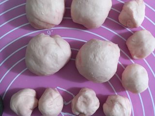 7、米妮米奇馒头,粉色面团一样操作