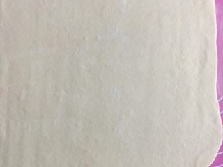 14、米妮米奇馒头,白色面团擀开擀薄