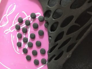 21、米妮米奇馒头,撕去多余面皮，剩下眼睛嘴巴